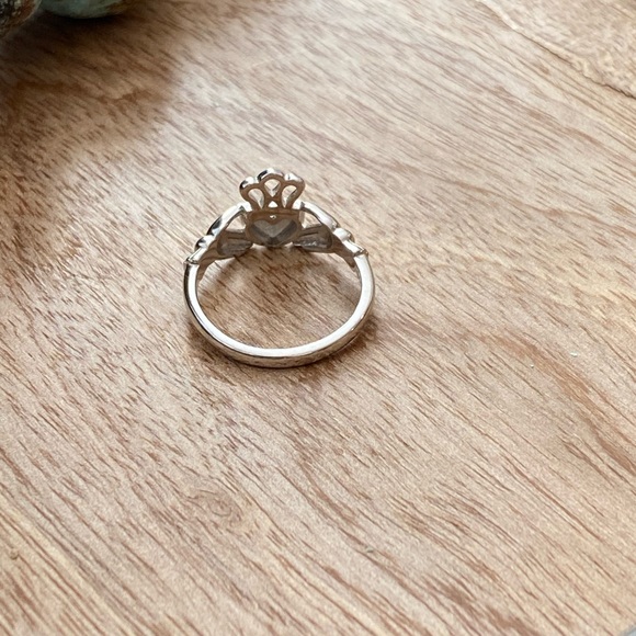 Irish Claddagh Ring 🍀 - Picture 6 of 9